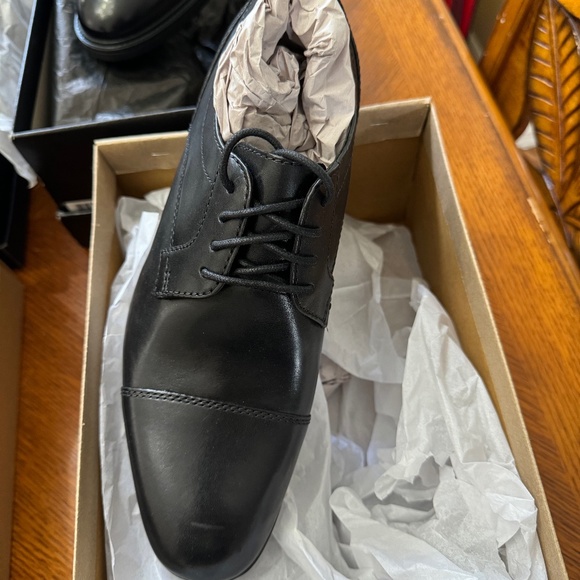 Clark's Black Leather Cap Toe Dress Shoes - Picture 1 of 4